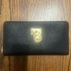 🚨Almost new Michael Kors Wallet